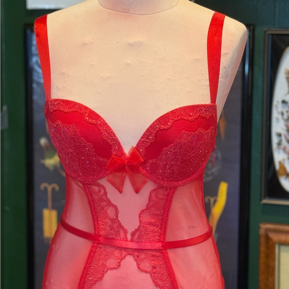 Elegant Red Lace corset with garter - Picture 2 of 7